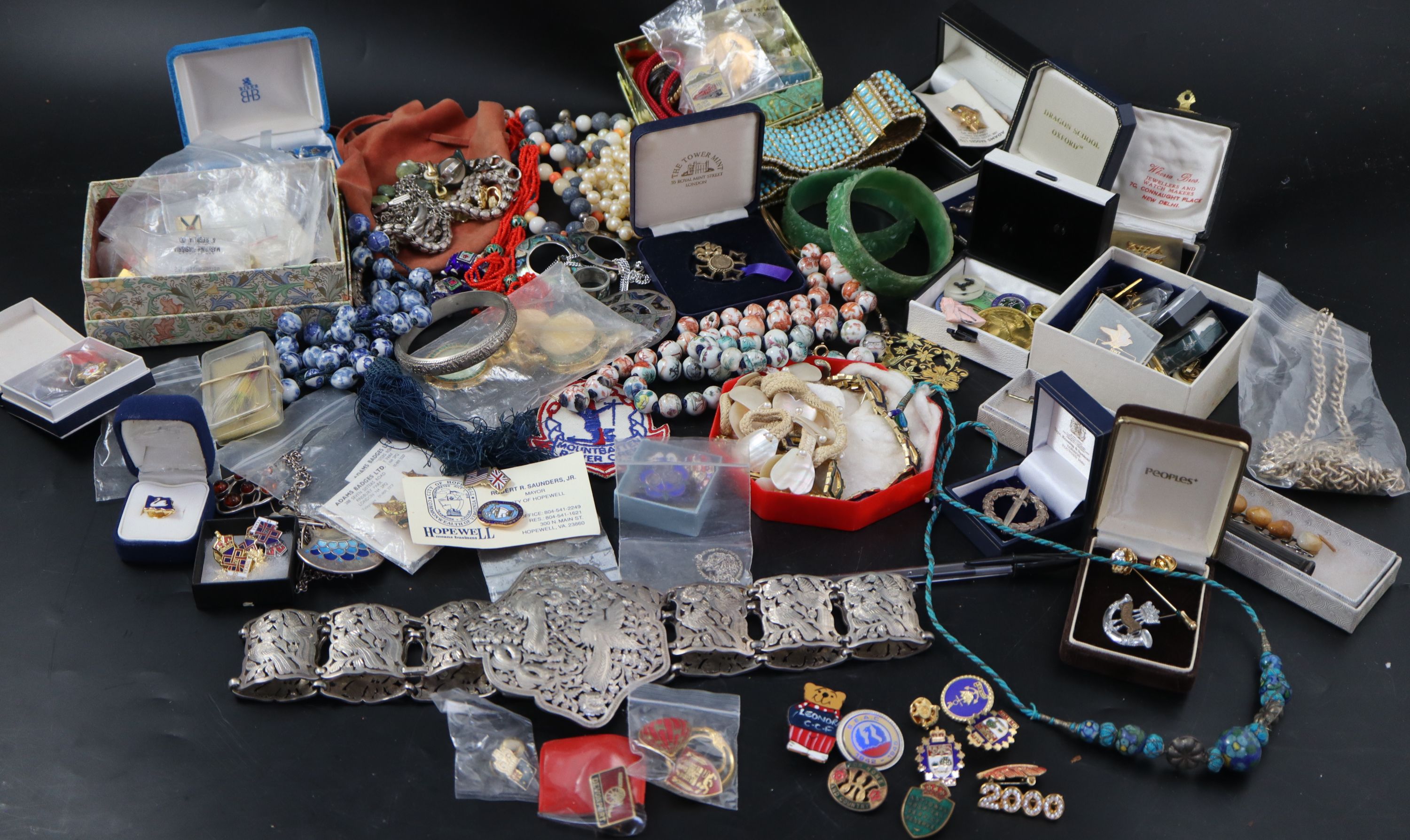 A quantity of assorted costume jewellery and other items.